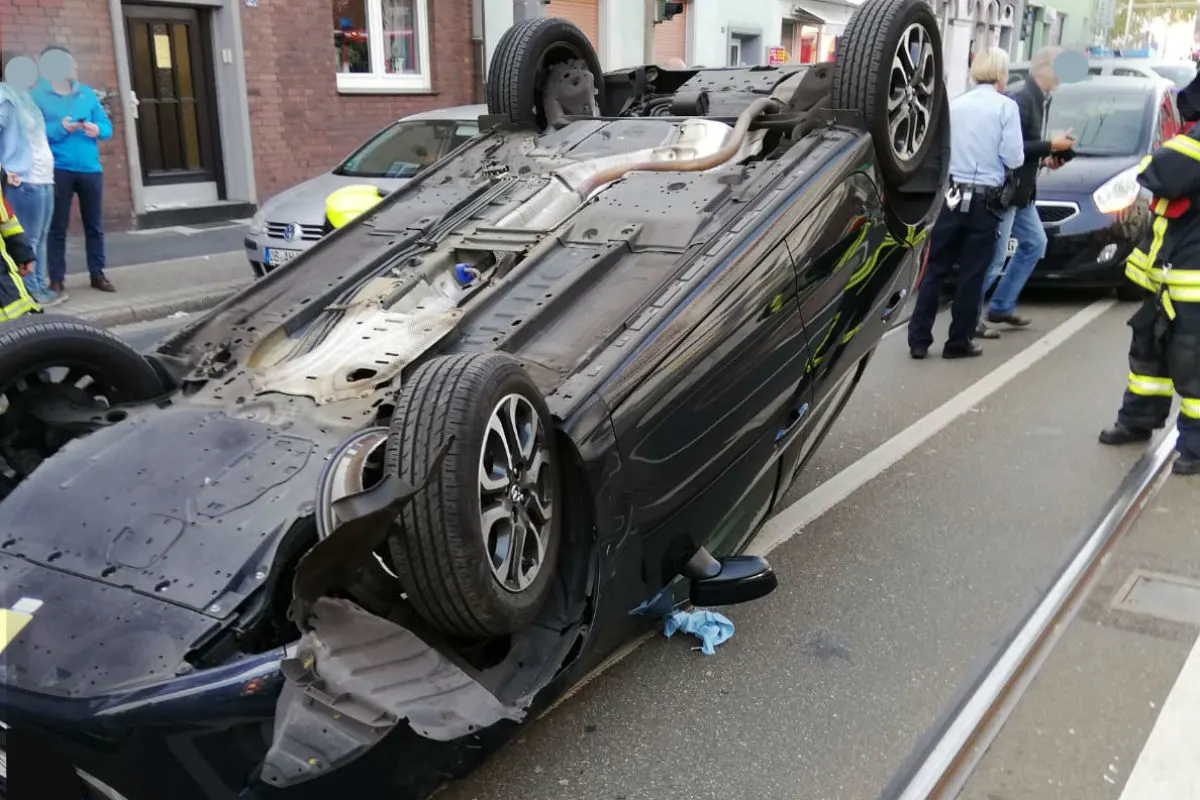 Eine verletzte Person bei Verkehrsunfall