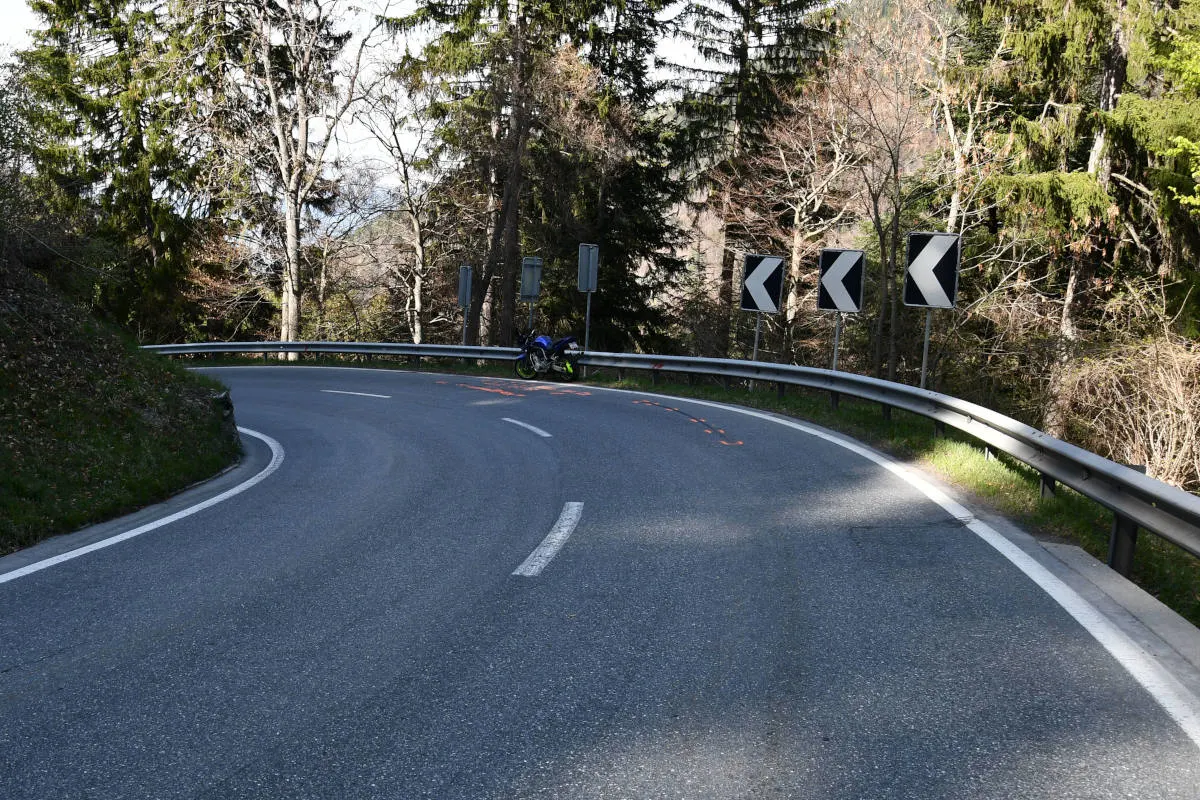 Chur GR - Motorradlenker bei Selbstunfall verletzt
