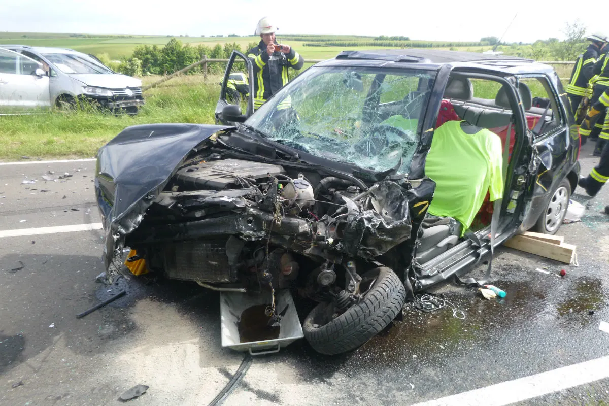 Heftiger Crash mit einer schwer verletzten Frau