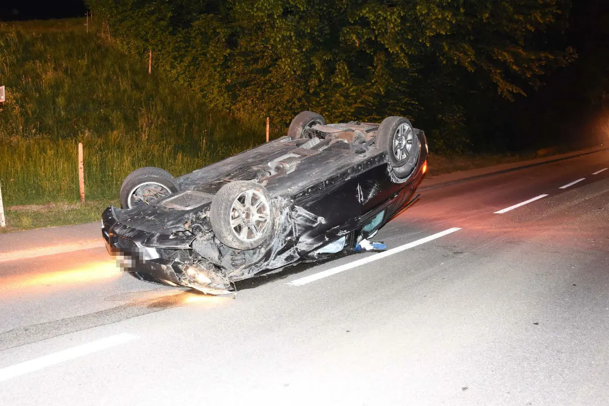 Neuhaus SG - 18-Jähriger verliert Kontrolle über Auto!