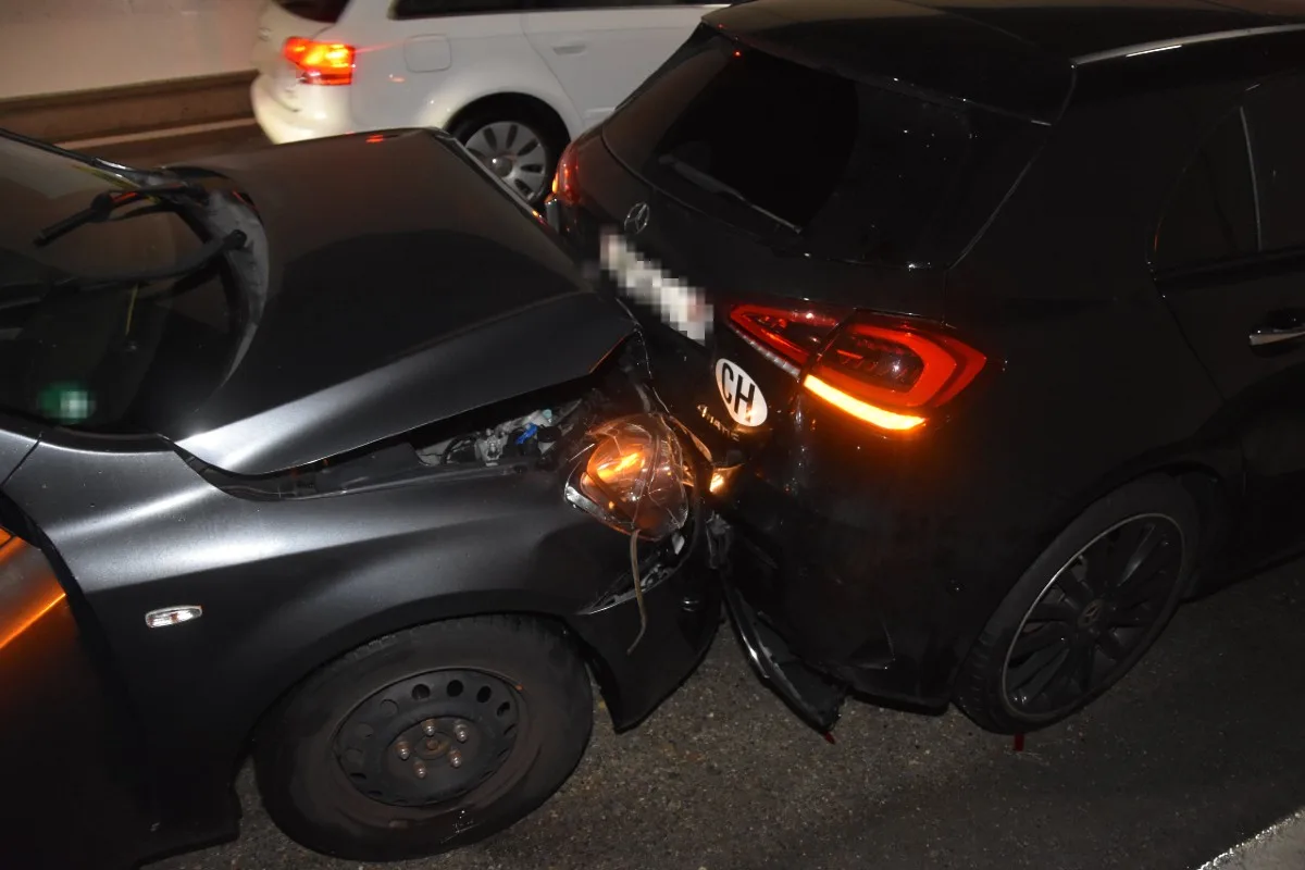 Quarten SG - Heftiger Auffahrunfall mit drei Autos