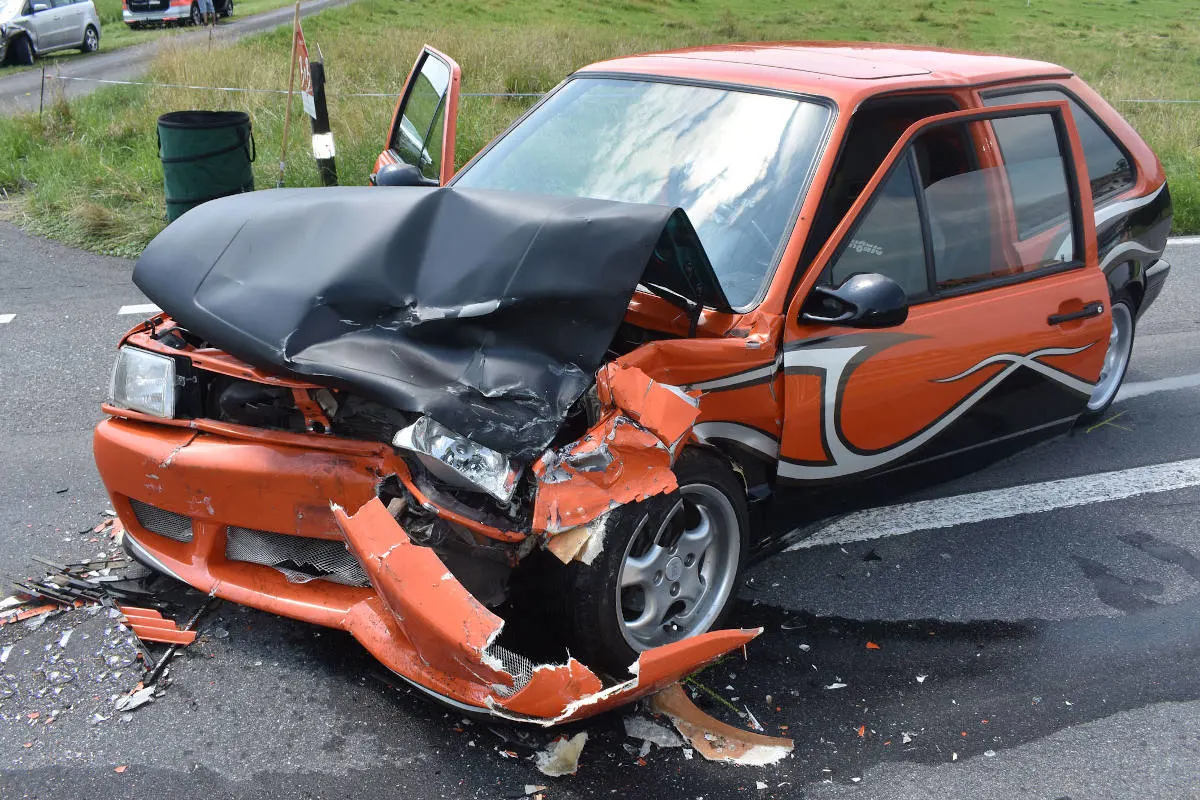 Beromünster LU – Drei Personen bei Kollision zwischen zwei Autos verletzt