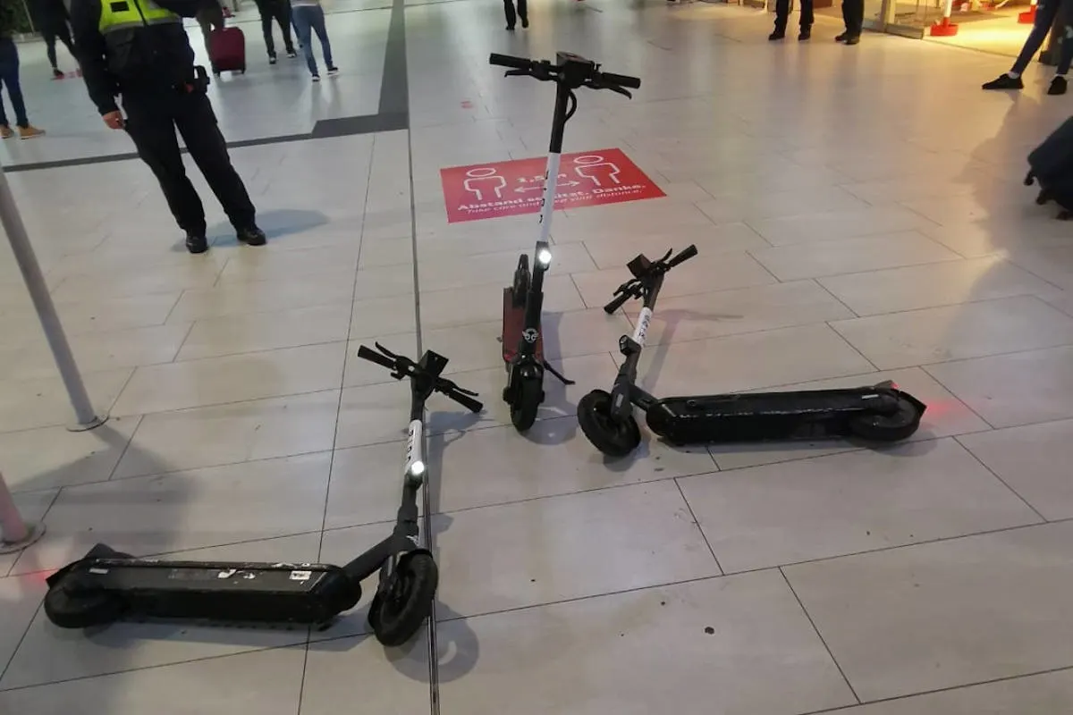 Düsseldorf – 14-Jährige rasen mit E-Scooter durch den Hauptbahnhof