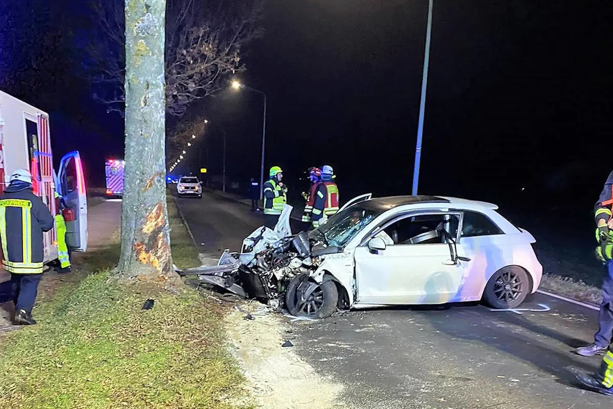  Düren-Gürzenich - Zwei schwer verletzte Personen nach Verkehrsunfall