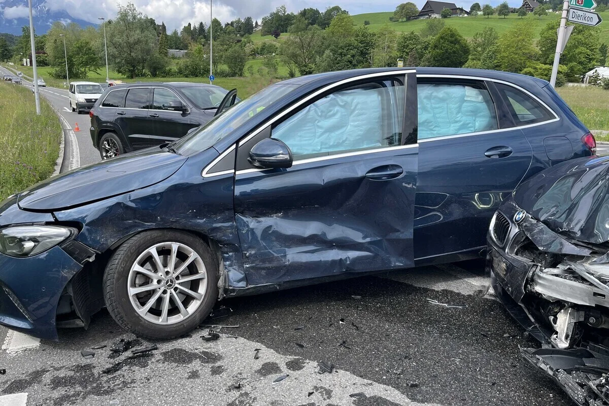 Udligenswil LU - Hoher Sachschaden nach Unfall 