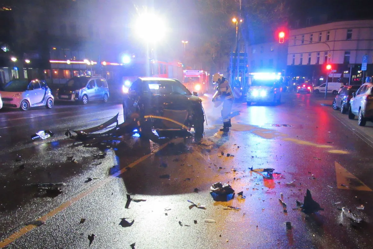 Hilden - Verkehrsunfall verursacht hohen Sachschaden 