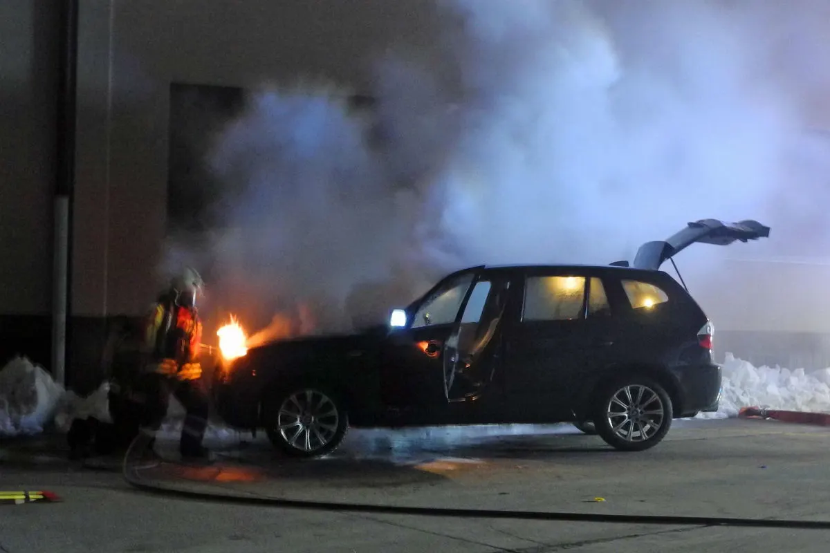 Oberarth SZ - Auto in Brand geraten