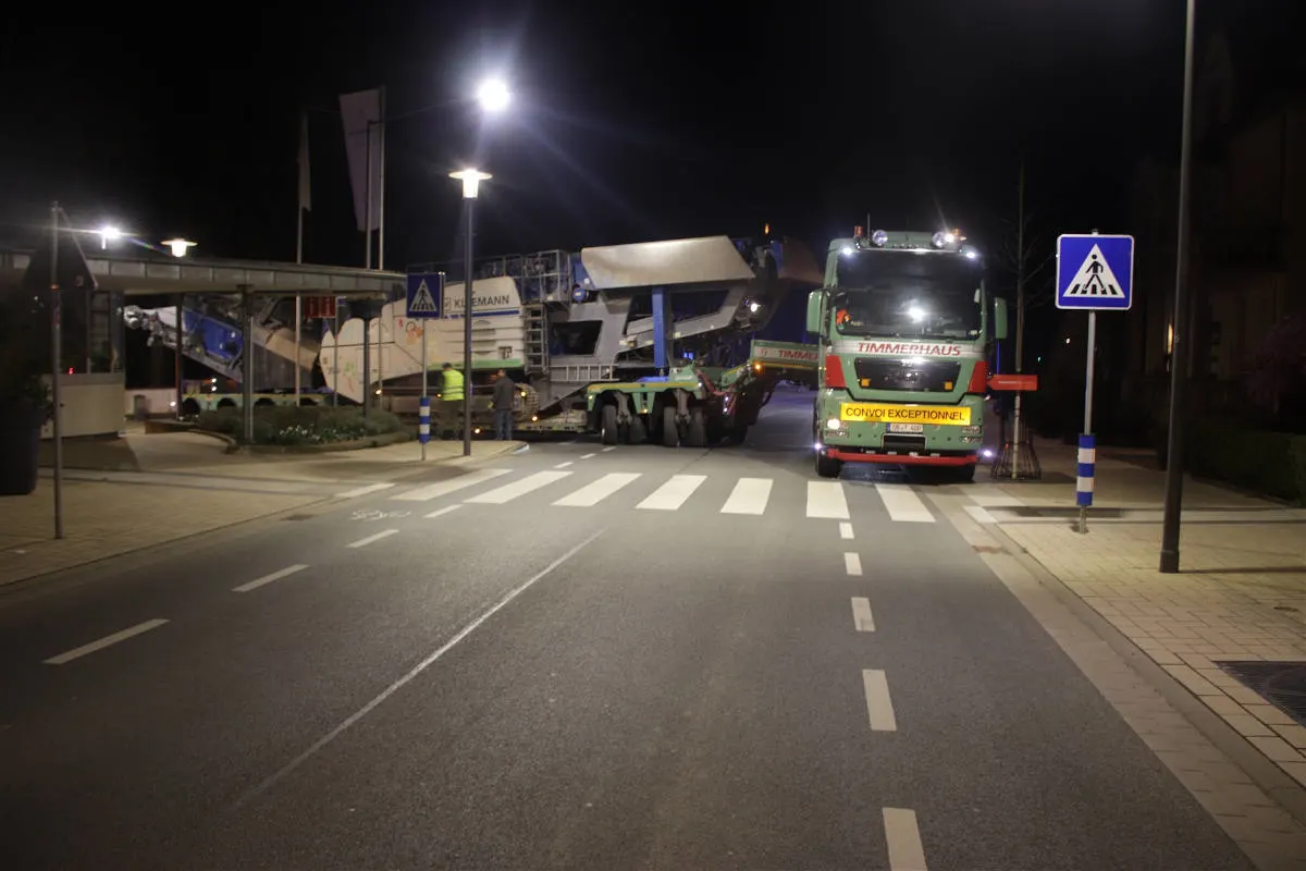 Bad Driburg – Schwertransport bleibt liegen