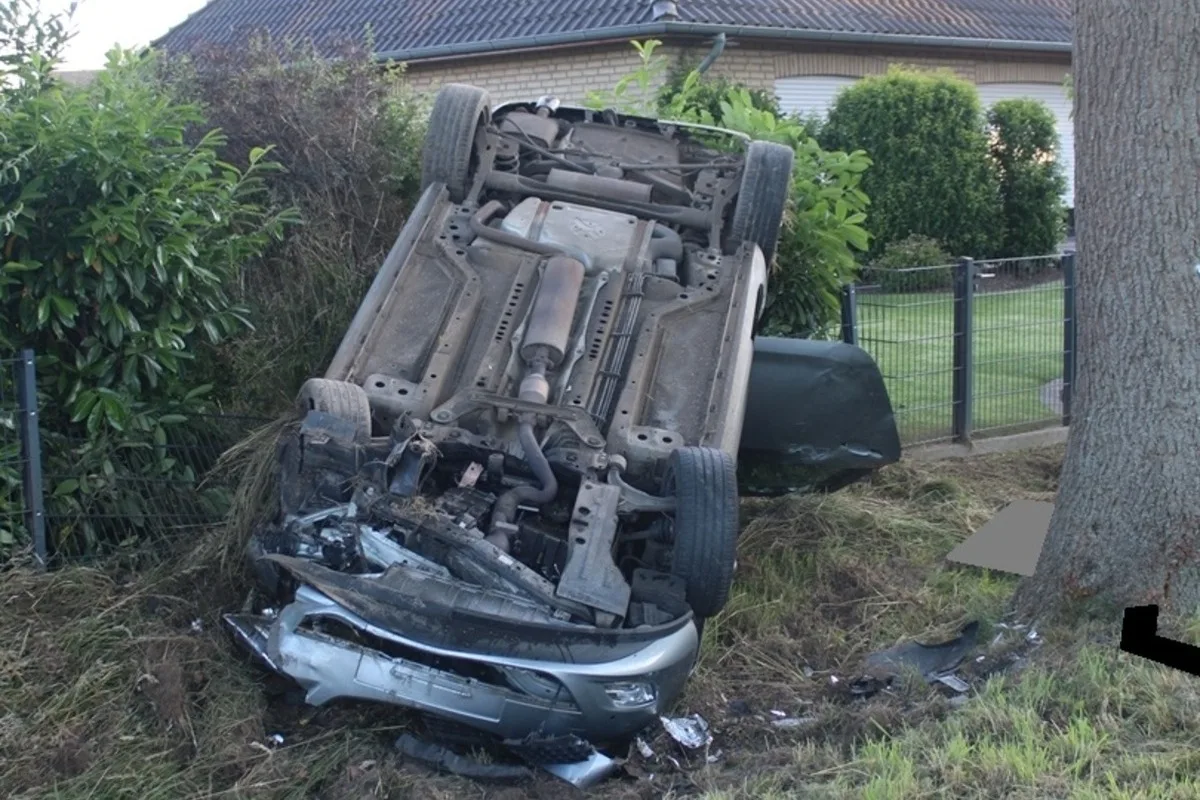 Preußisch Oldendorf - Opel überschlägt sich bei Unfall 