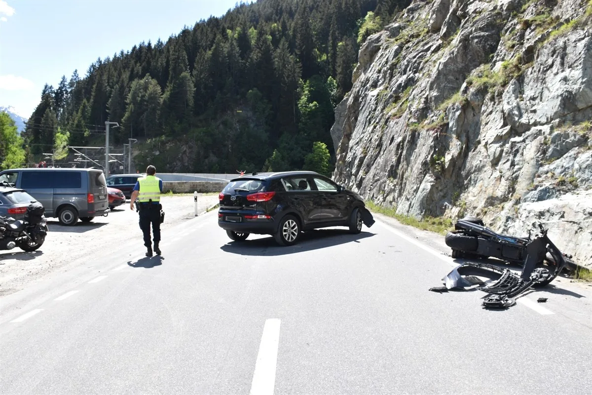Sumvitg GR - Motorradfahrer muss von der REGA geholt werden