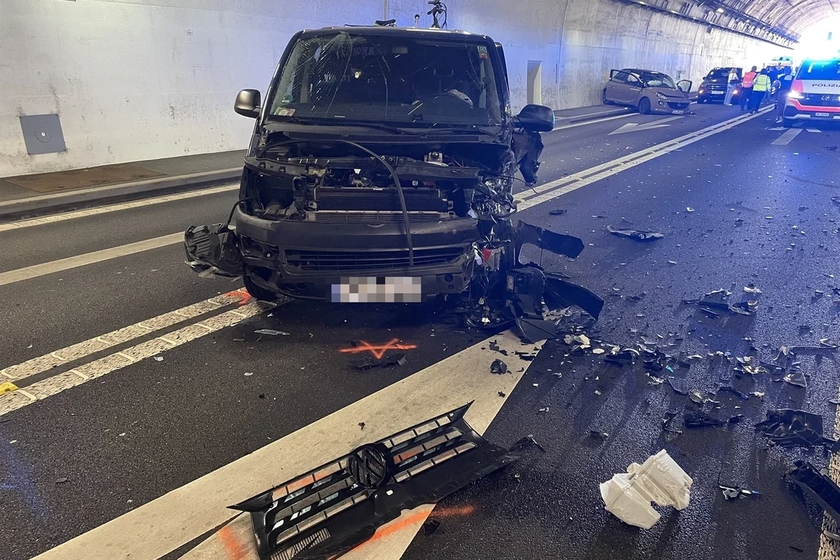 Roveredo GR – Unfall im Tunnel San Fedele - A13 stundenlang gesperrt