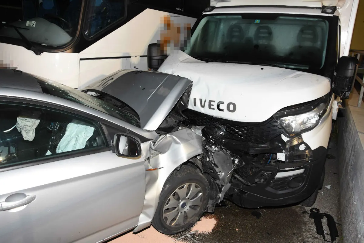 Bernhardzell SG - Drei Jugendliche mit Auto verunfallt