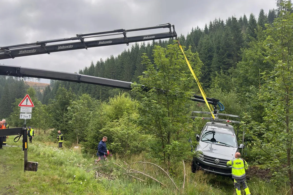 Unfall in Schulenberg NI – Autofahrer (18) bei Alleinunfall verletzt