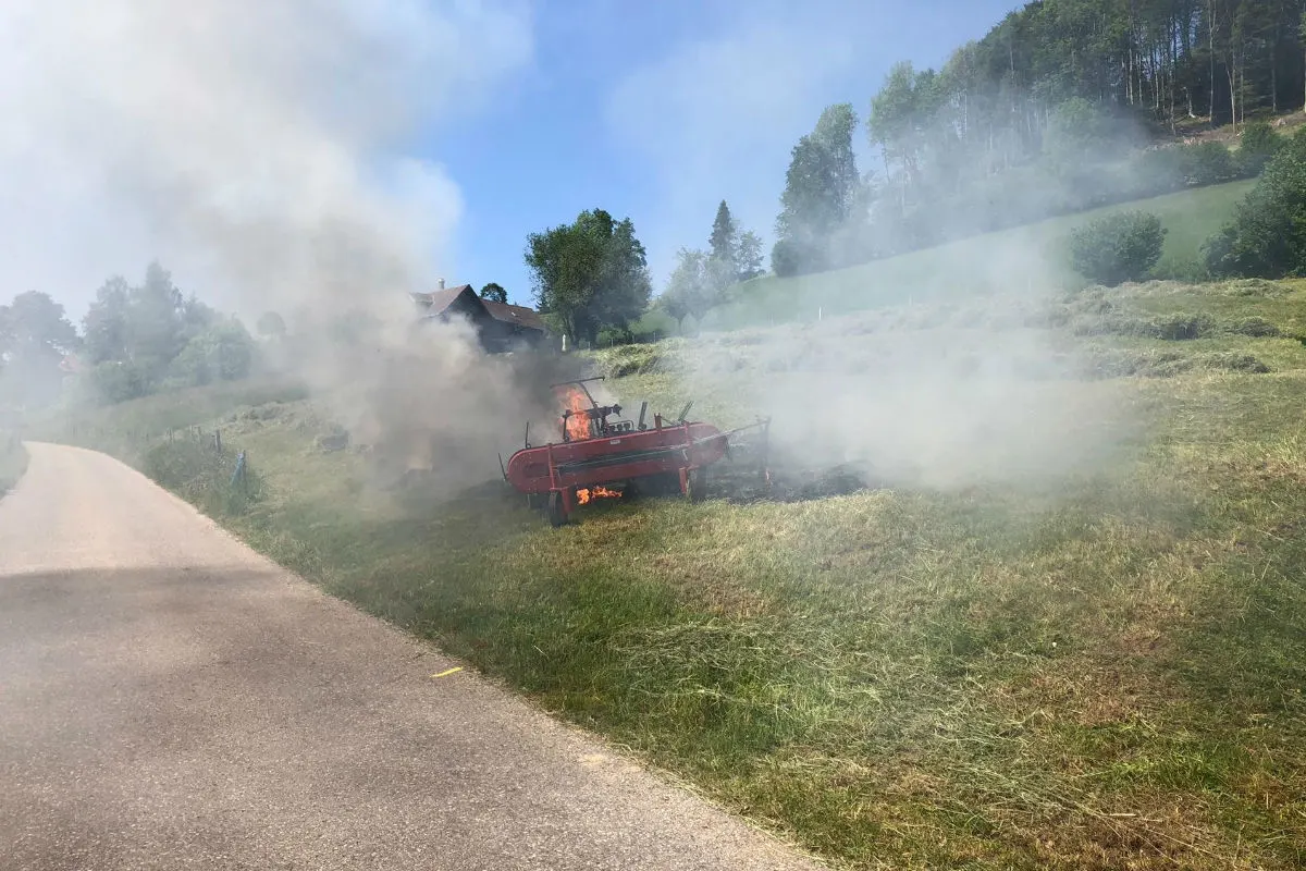 Ebnat-Kappel SG - Motorhandmäher in Flammen