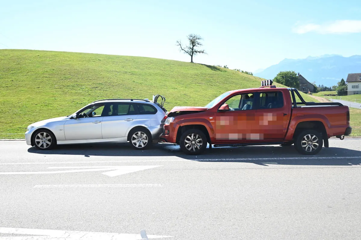 Gommiswald SG – Auffahrunfall von zwei Autos