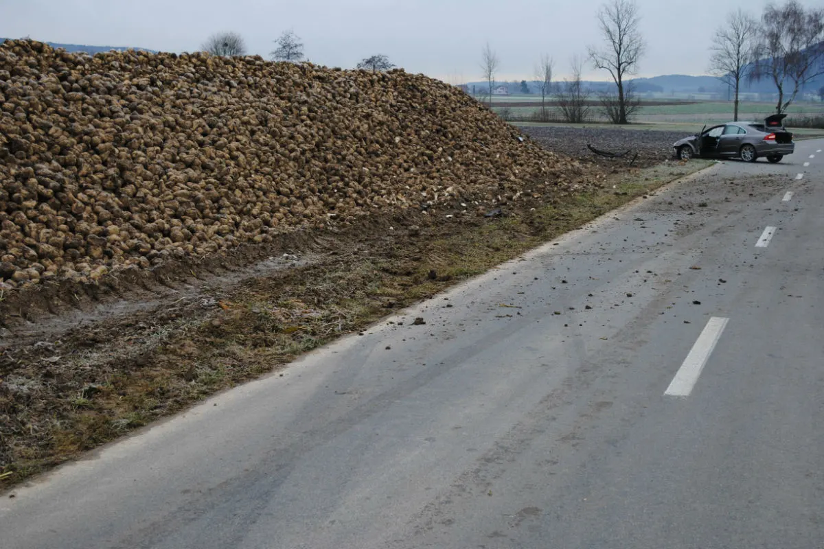 Oberhallau SH - Auto überschlägt sich bei Selbstunfall