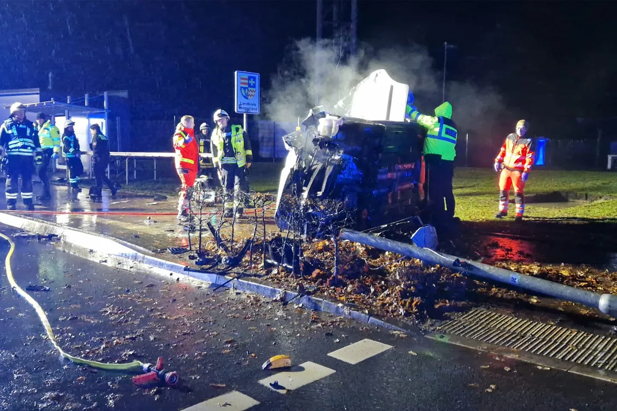 Metjendorf NI – Pkw überschlägt sich bei Unfall