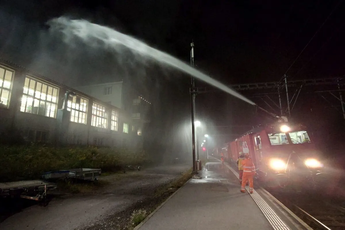 Mühlehorn GL - Zugverkehr aufgrund von Brand unterbrochen
