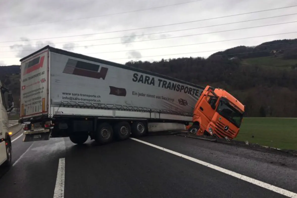 Chatel-St-Denis VD - Unfall blockiert Autobahn