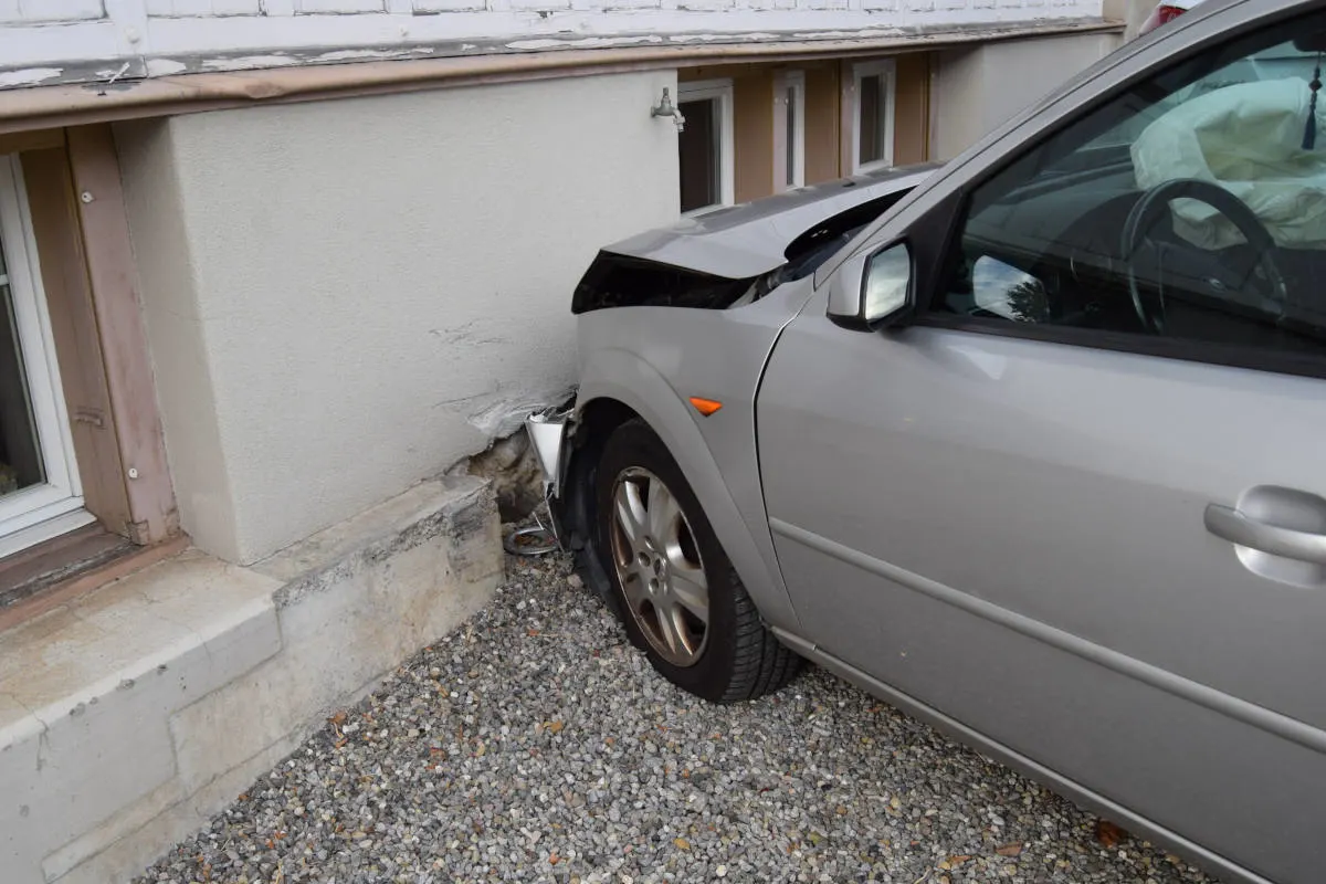Unfall Herisau AR - Auto prallt gegen Hauswand