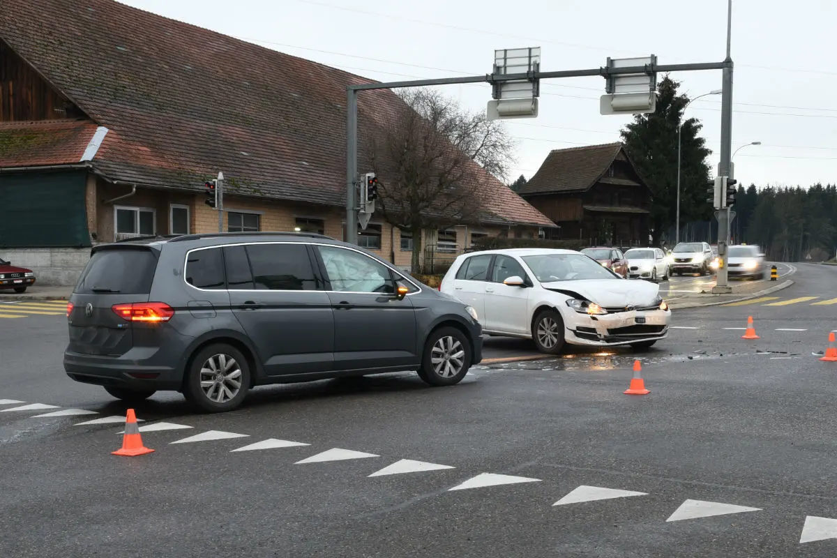 Inwil LU - Zwei Autos zusammengeprallt 