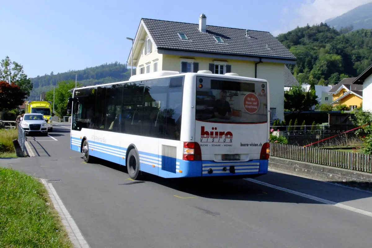 Buchs SG - Linienbus prallt in Knabe mit Kickboard