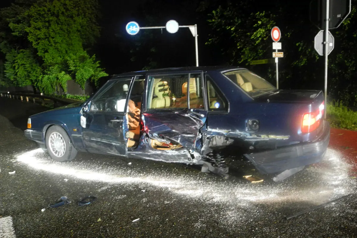 Hurden SZ - Vier Verletzte nach Kollision zwischen drei Fahrzeugen