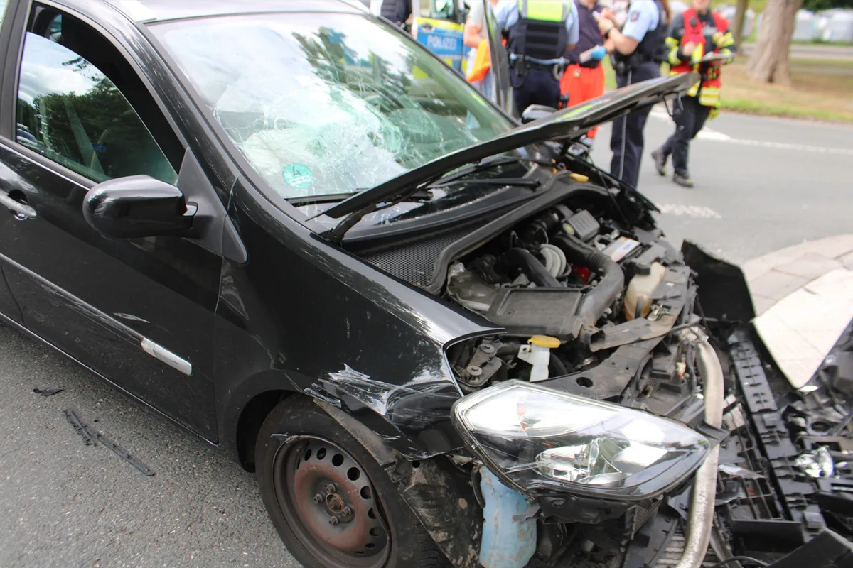 Hagen NW – Zwei verletzte  Personen bei Unfall von drei Fahrzeugen