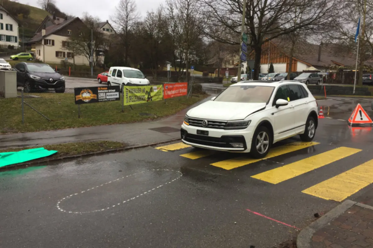 Illnau-Effretikon ZH - Fussgängerin bei Kollision schwer verletzt - Zeugenaufruf