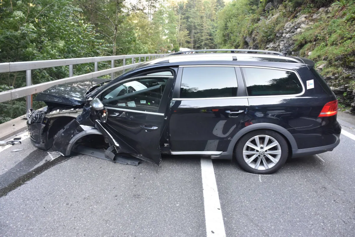 Brünig OW - Auf Gegenfahrbahn geraten und Kollision verursacht