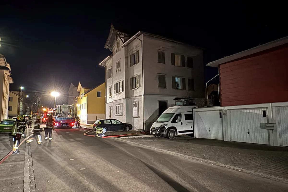 Uzwil SG – Elektroverteilung nachts in Brand