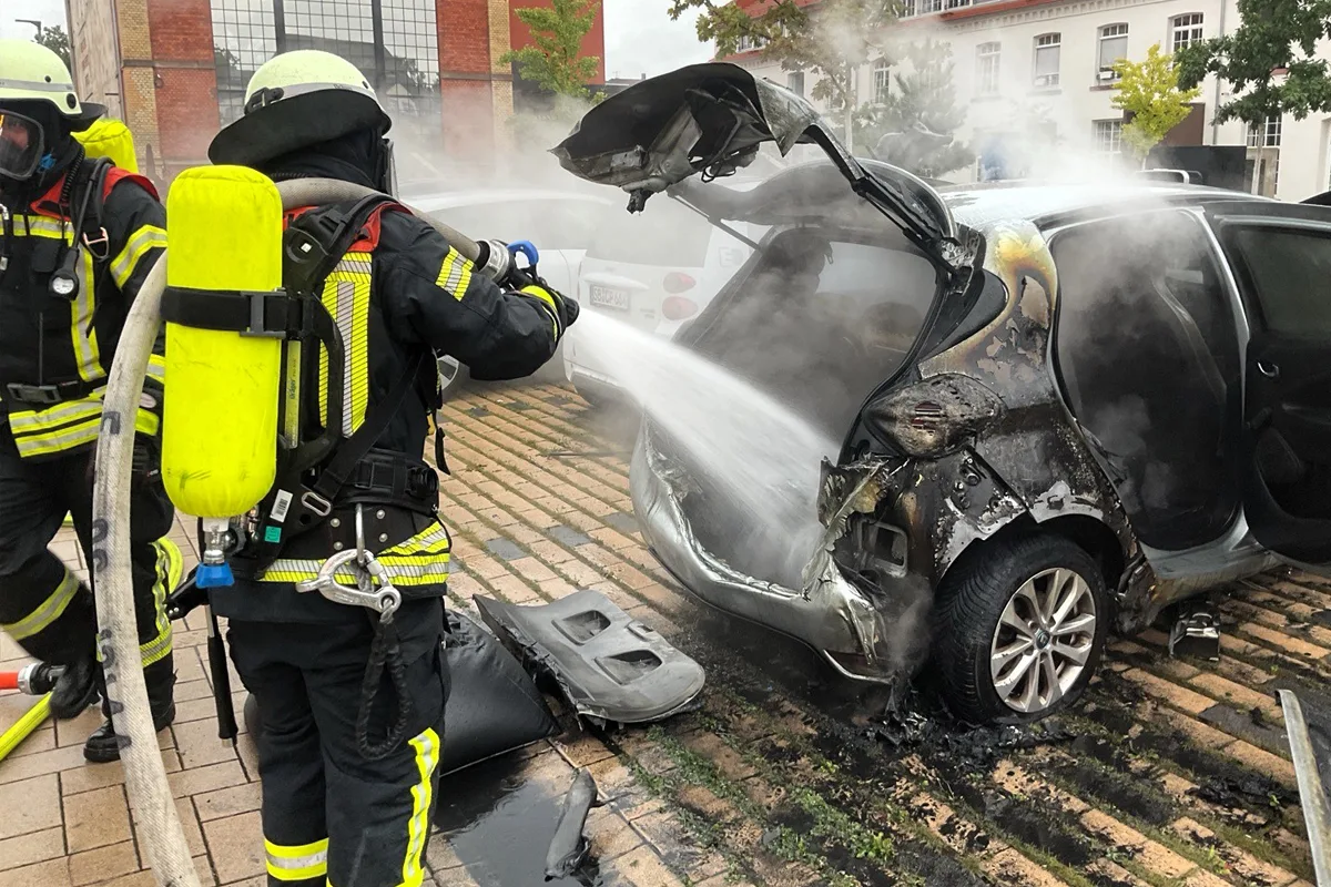 Offenburg BW – Brand von E-Auto beim Laden