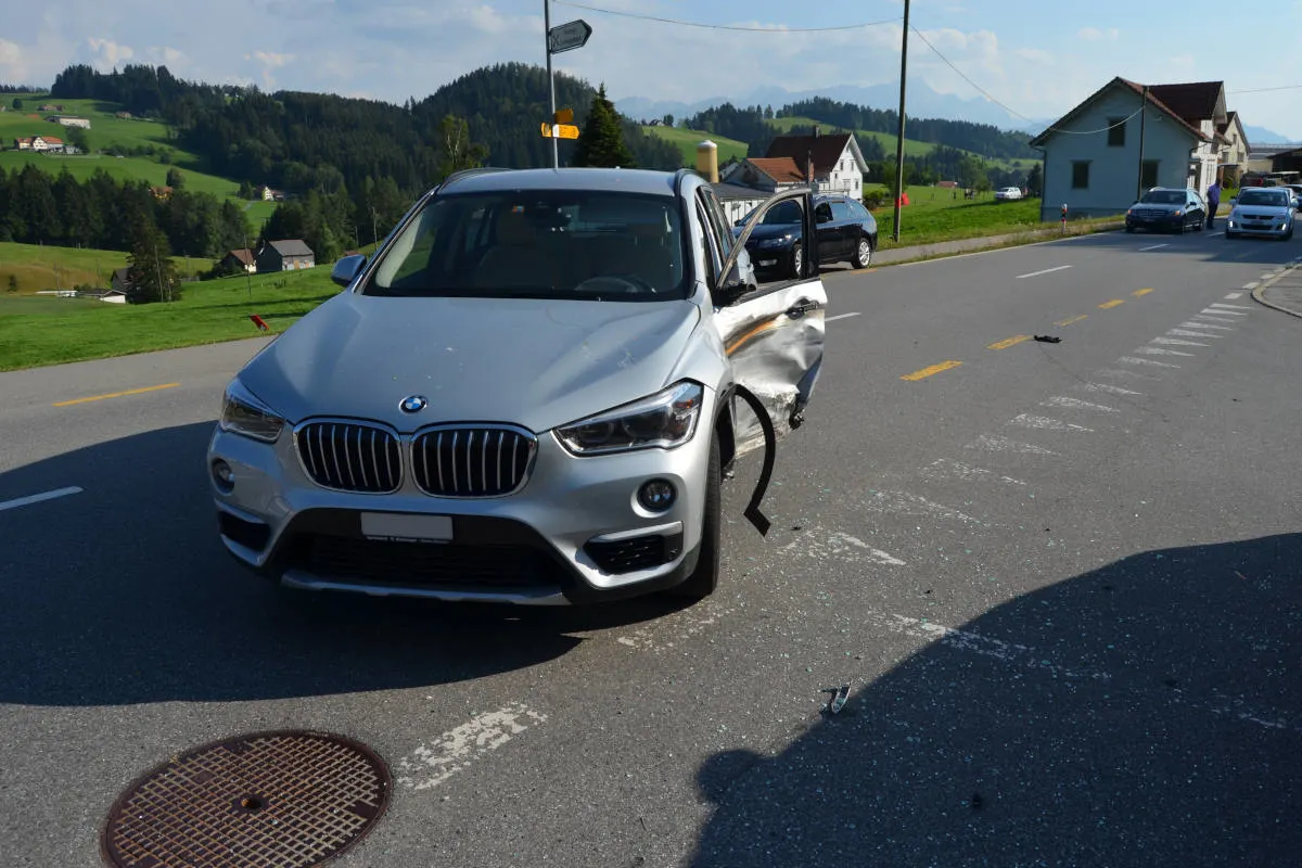 Teufen AR - Motorradlenker beim Überholen verunfallt