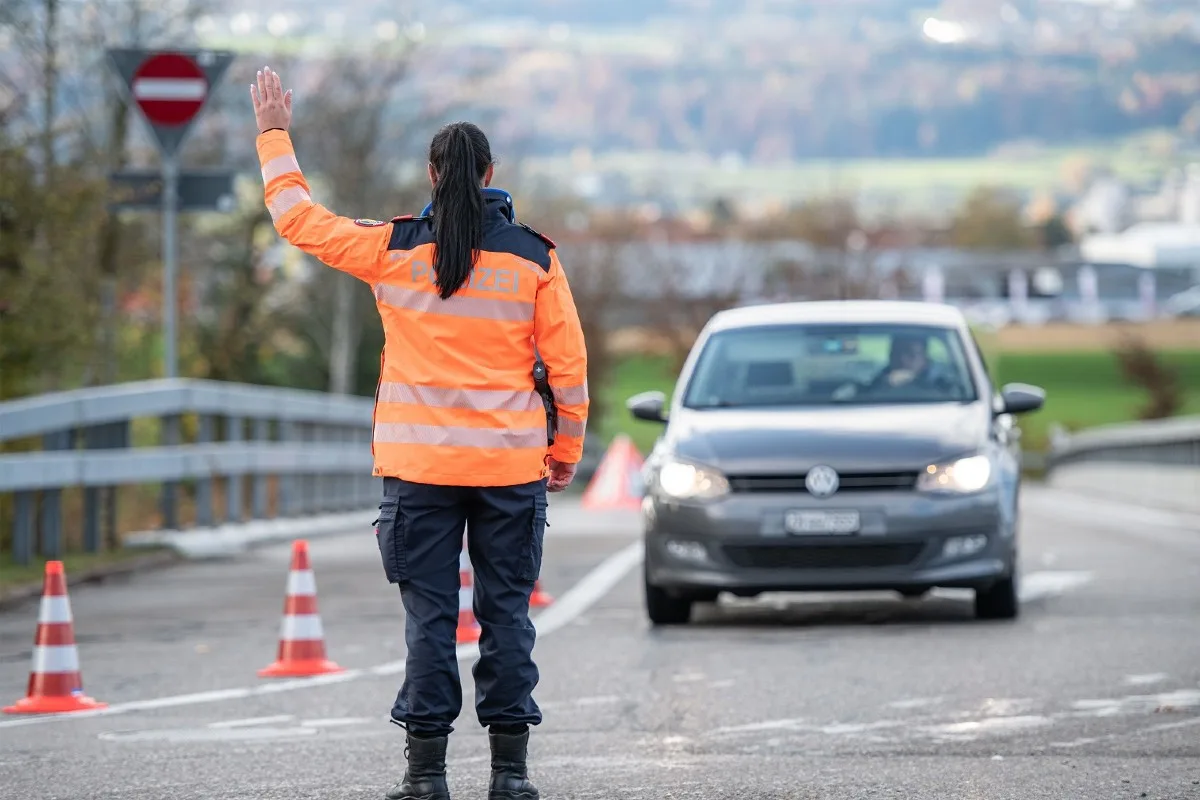 Dielsdorf ZH – Gemeinsame Verkehrskontrolle durchgeführt