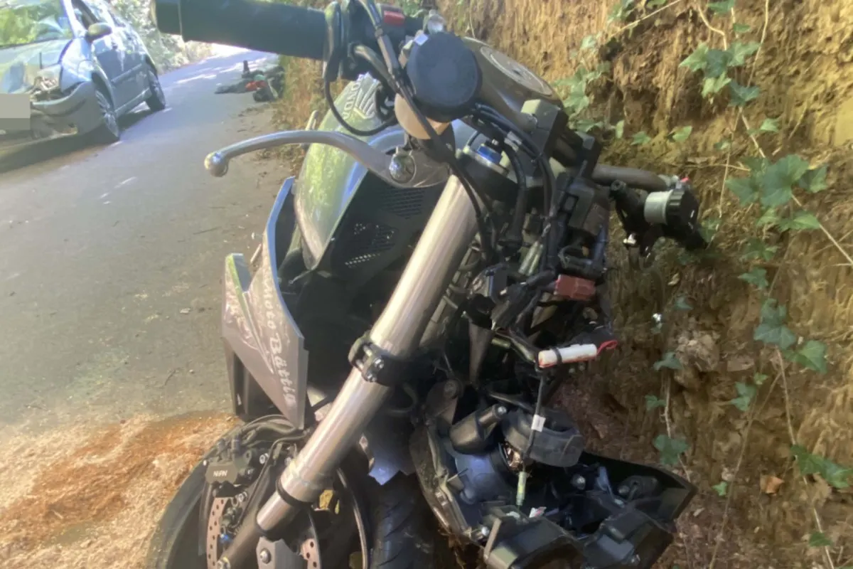 Heftiger Crash in Oberkulm AG - Motorradfahrer prallt in entgegenkommendes Fahrzeug!