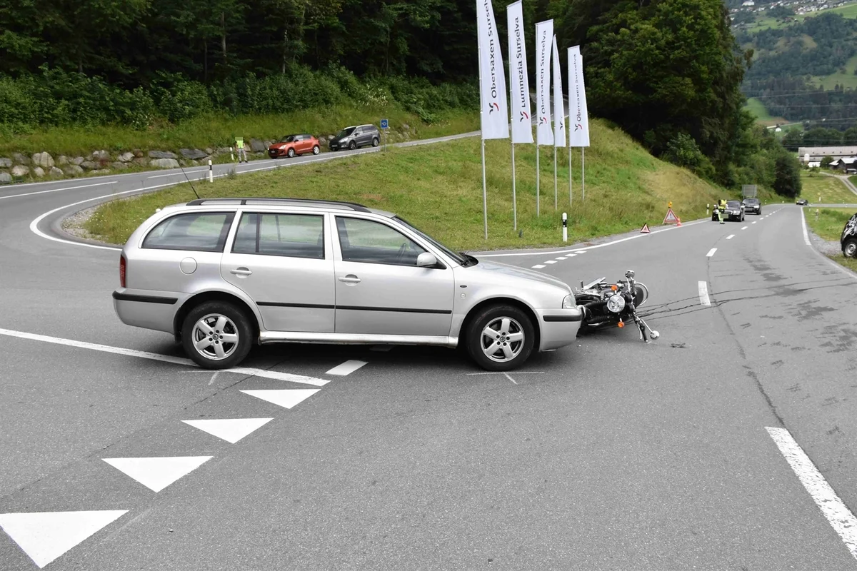 Ilanz GR - Motorradlenker bei Kollision verletzt