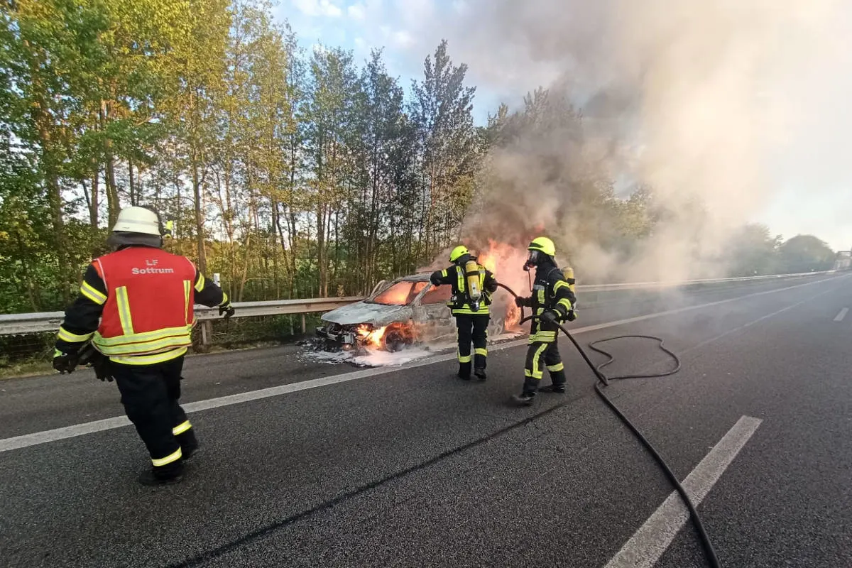  A1 Sottrum – PKW brennt auf der A1 aus