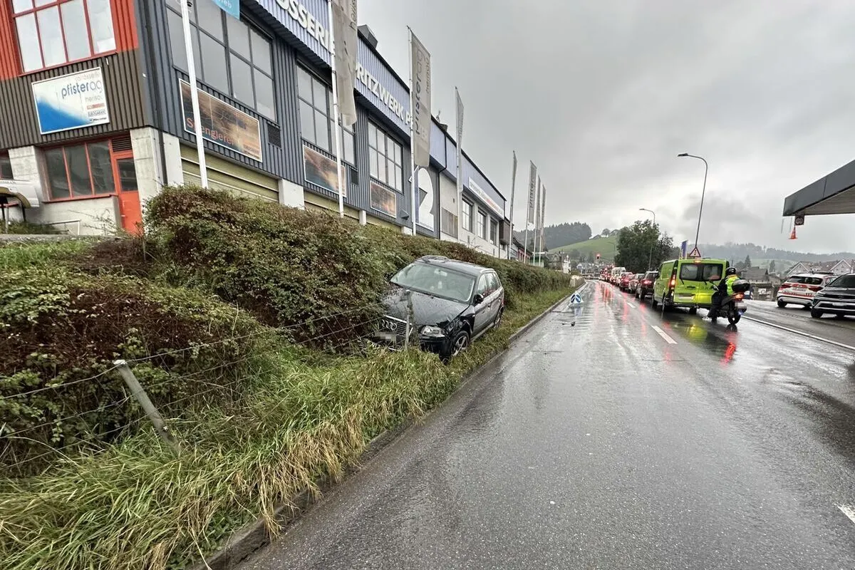 Herisau AR - Verkehrsunfall zwischen zwei Autos