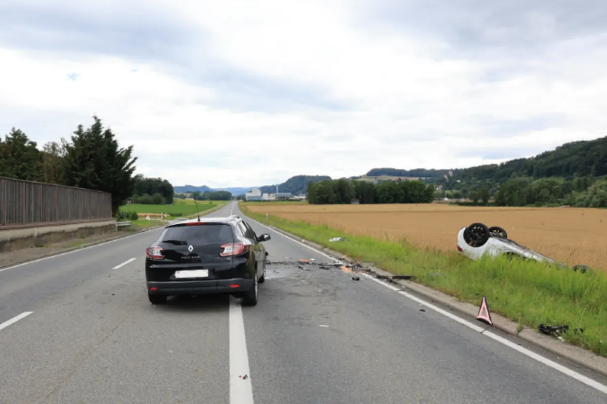 Lucens VD - Schwerer Unfall - eine Person schwebt in Lebensgefahr 