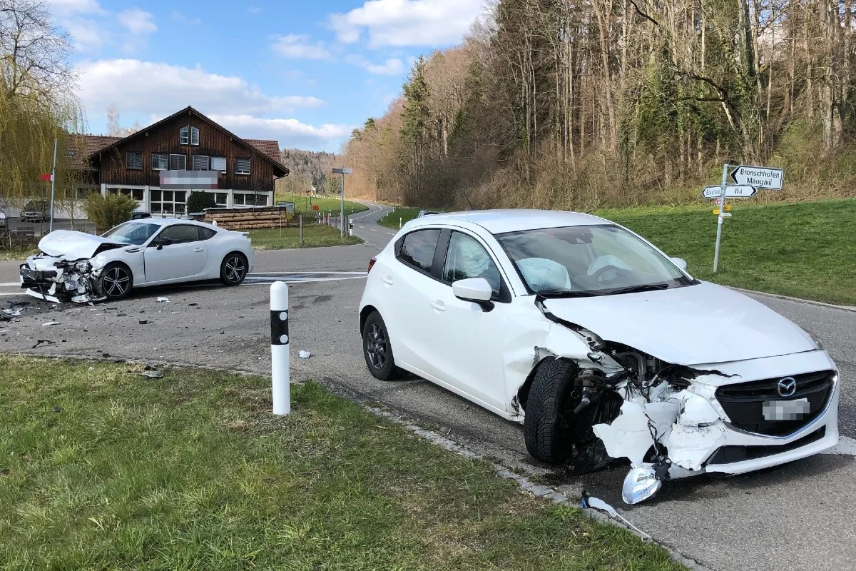 Braunau TG - Drei Personen nach Unfall verletzt