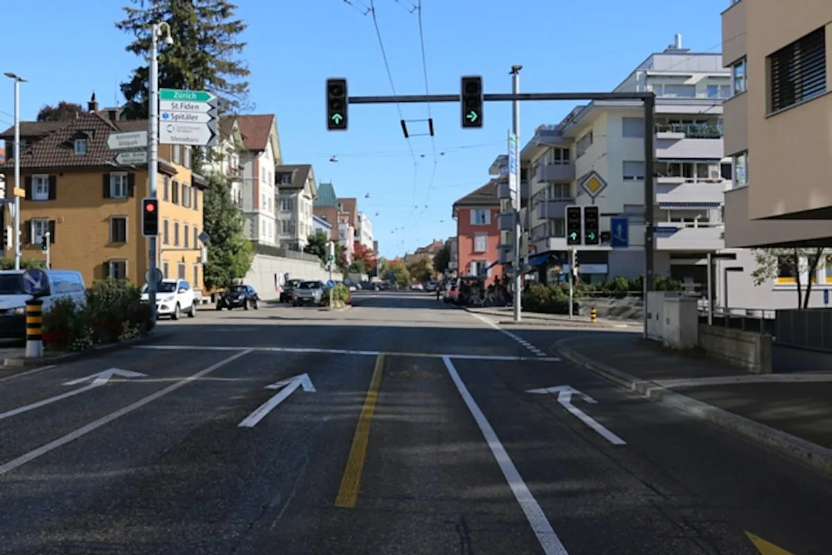 Stadt St.Gallen - Velofahrer nach Kollision gestürzt und verletzt