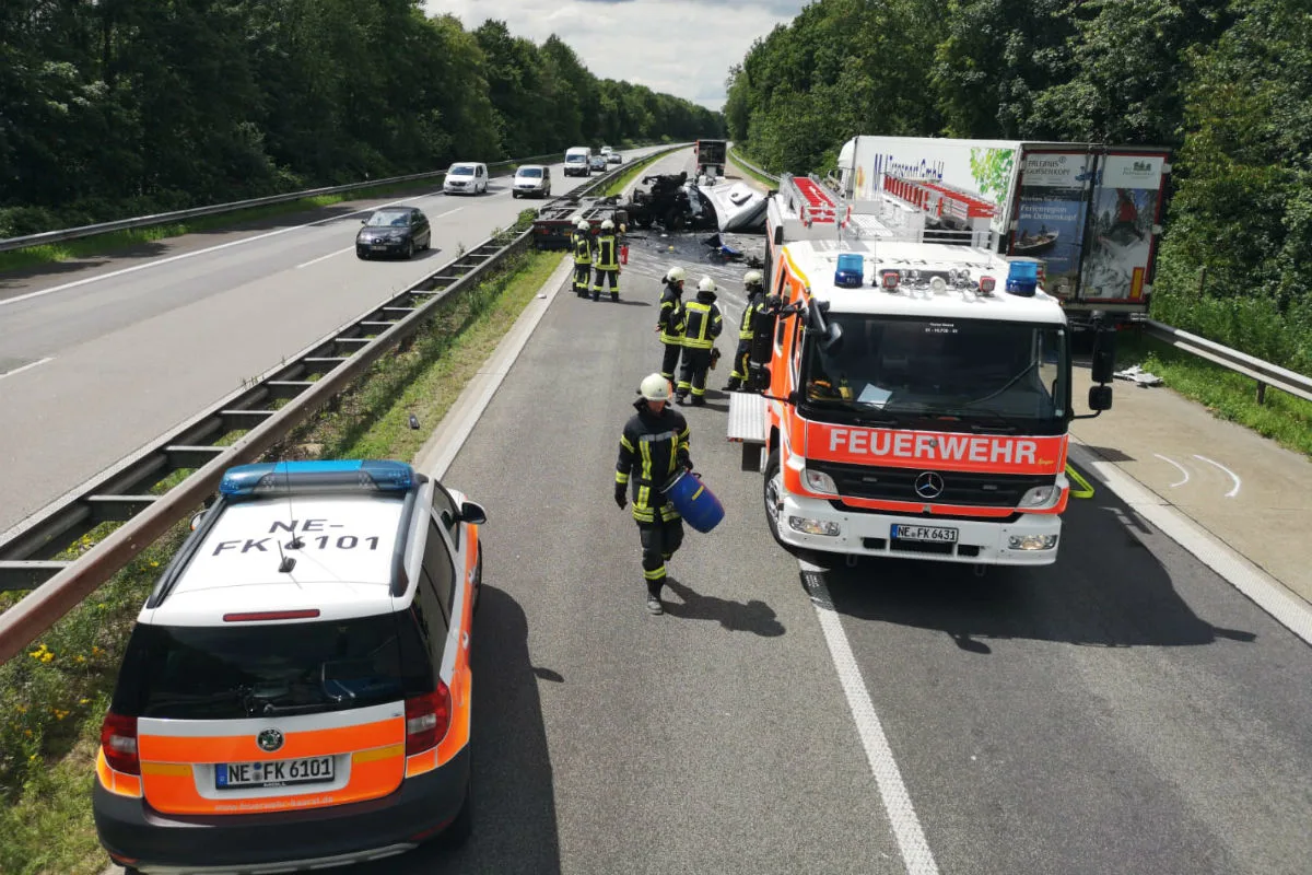Schwerer LKW Unfall auf der Autobahn