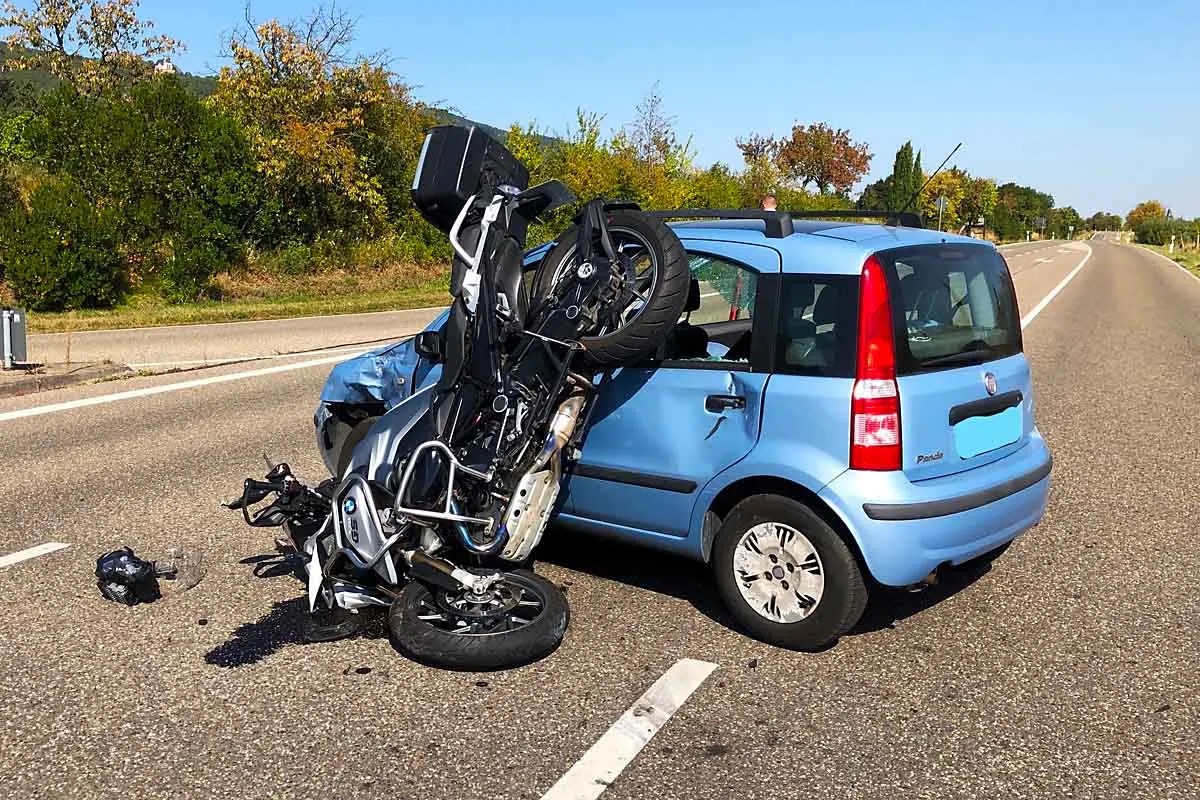 Gleisweiler - Schwerverletzter Motorradfahrer nach Vorfahrtsunfal