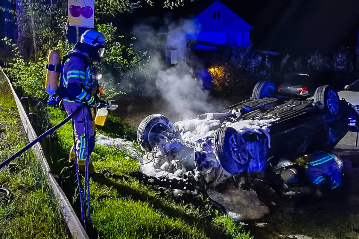 Menden – Fahrzeug gerät nach Verkehrsunfall in Brand
