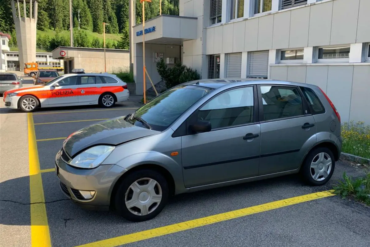 San Bernardino GR - Mit entwendetem Auto unterwegs