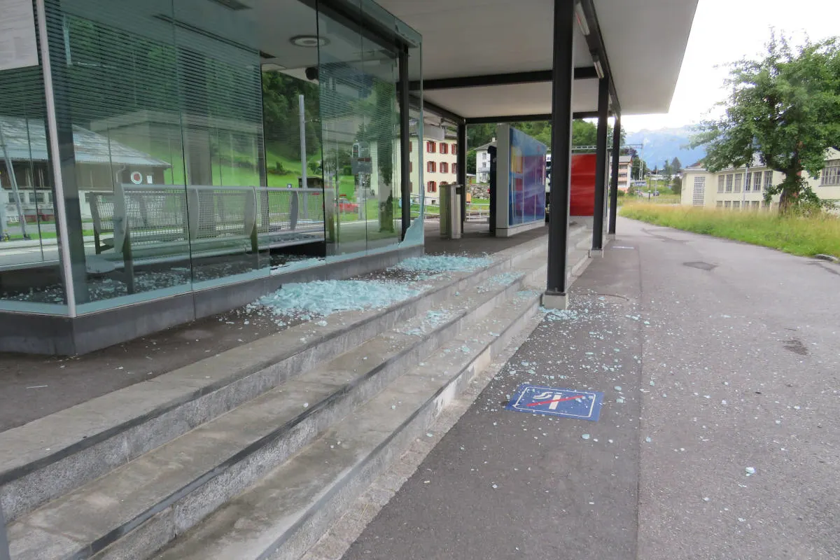 Glarus GL – Mehrere Sachbeschädigungen