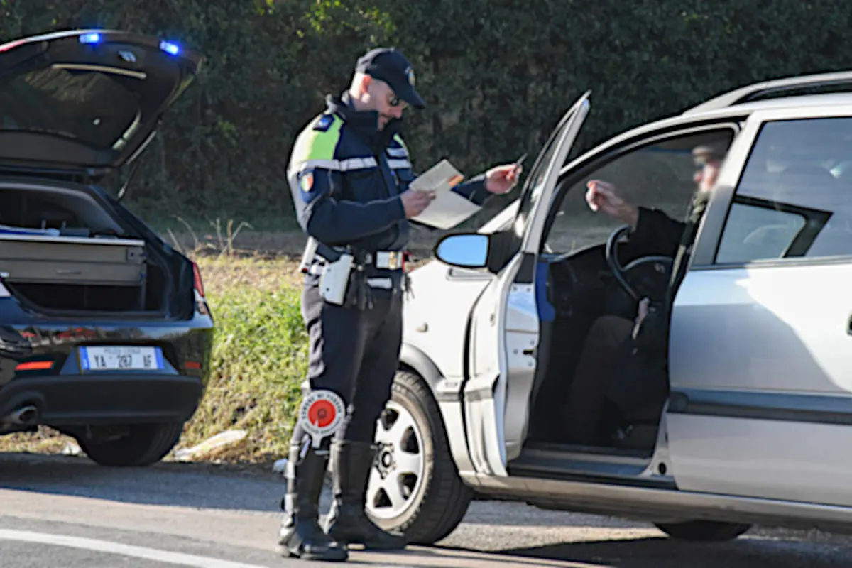 70-Jähriger mehrfach alkoholisiert mit Auto erwischt