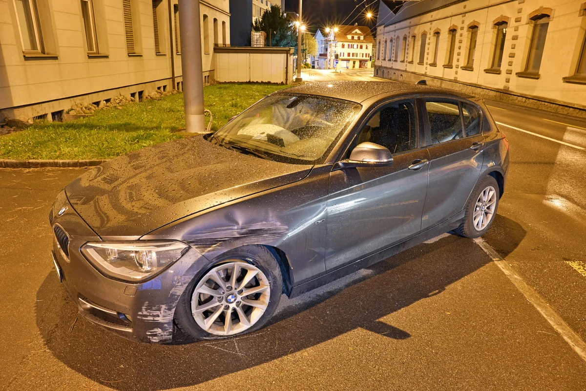 Kriens LU – Autofahrer prallt bei Unfall in Hauswand