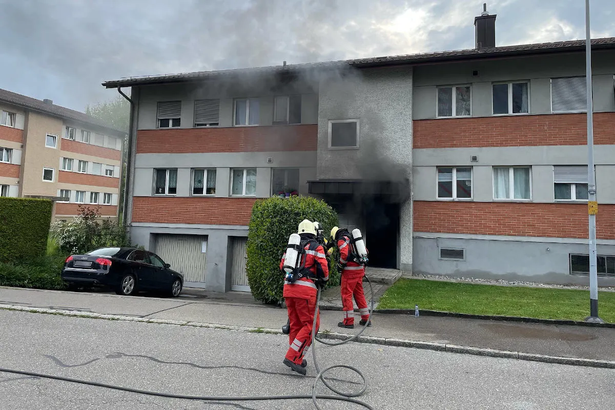 Dietlikon ZH – Kellerbrand in Mehrfamilienhaus verursacht hohen Sachschaden
