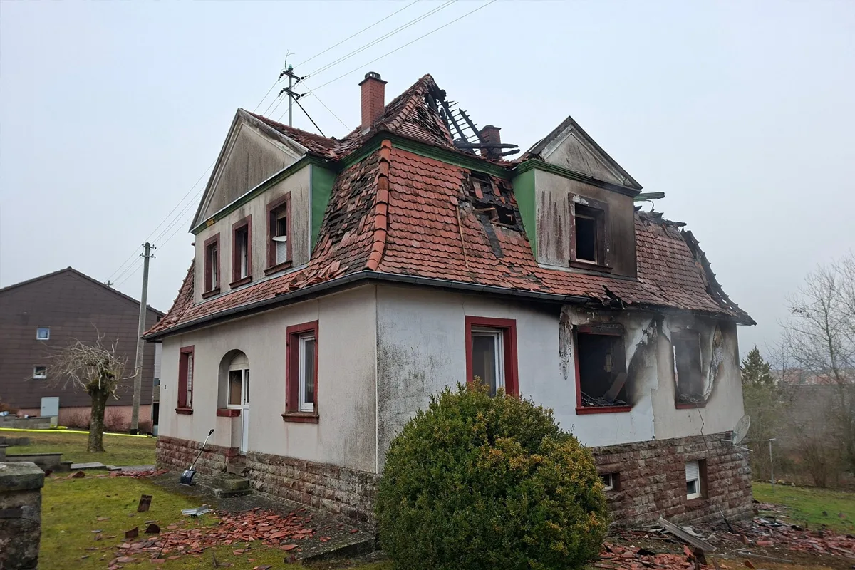 Hermersberg – Ermittlungen nach Brand mit zwei Toten dauern an